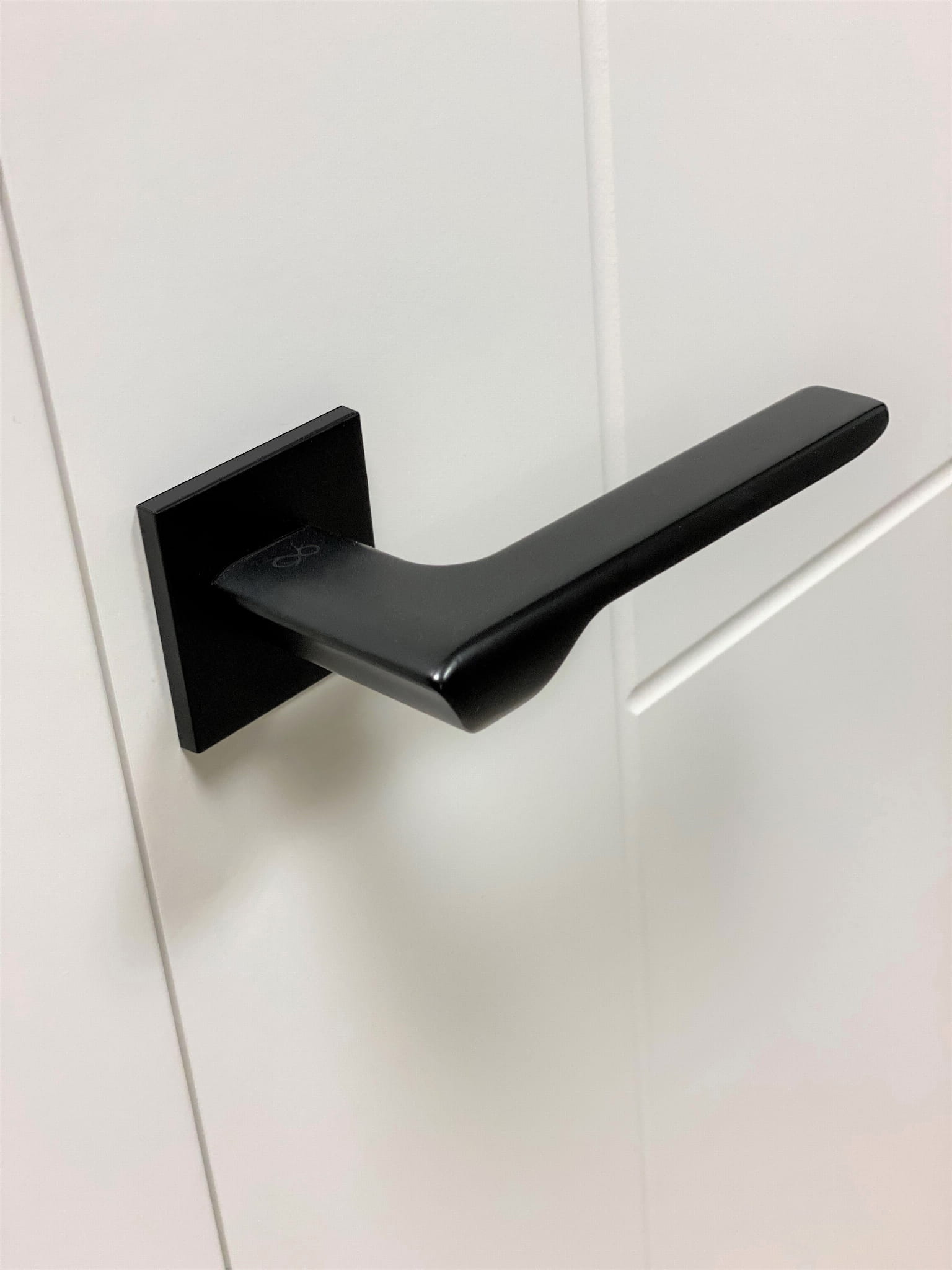 Linea SLIM černá KLÍN S B00 - dveřní kování s čtvercovou rozetou